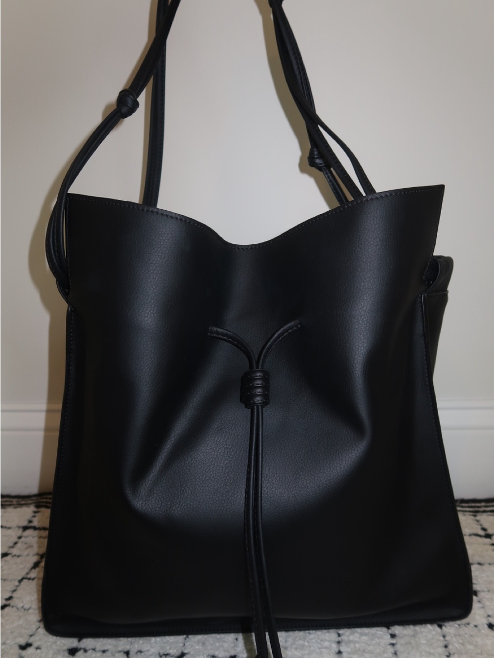 Vin Holzhausen: Black Women’s Drawstring Tote Bag